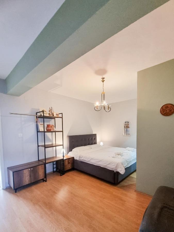 Centre Folk Hotel *